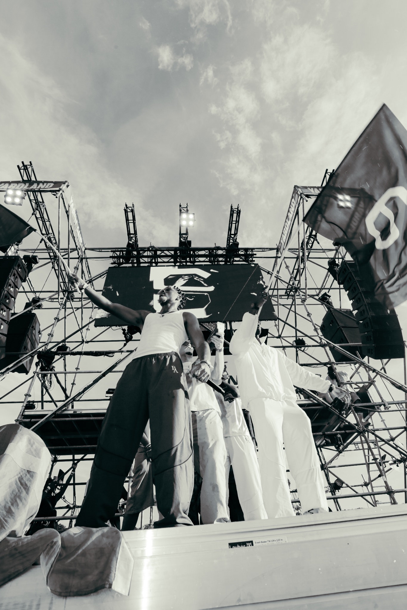 Sixtion live at Yardland on Salomon Stage