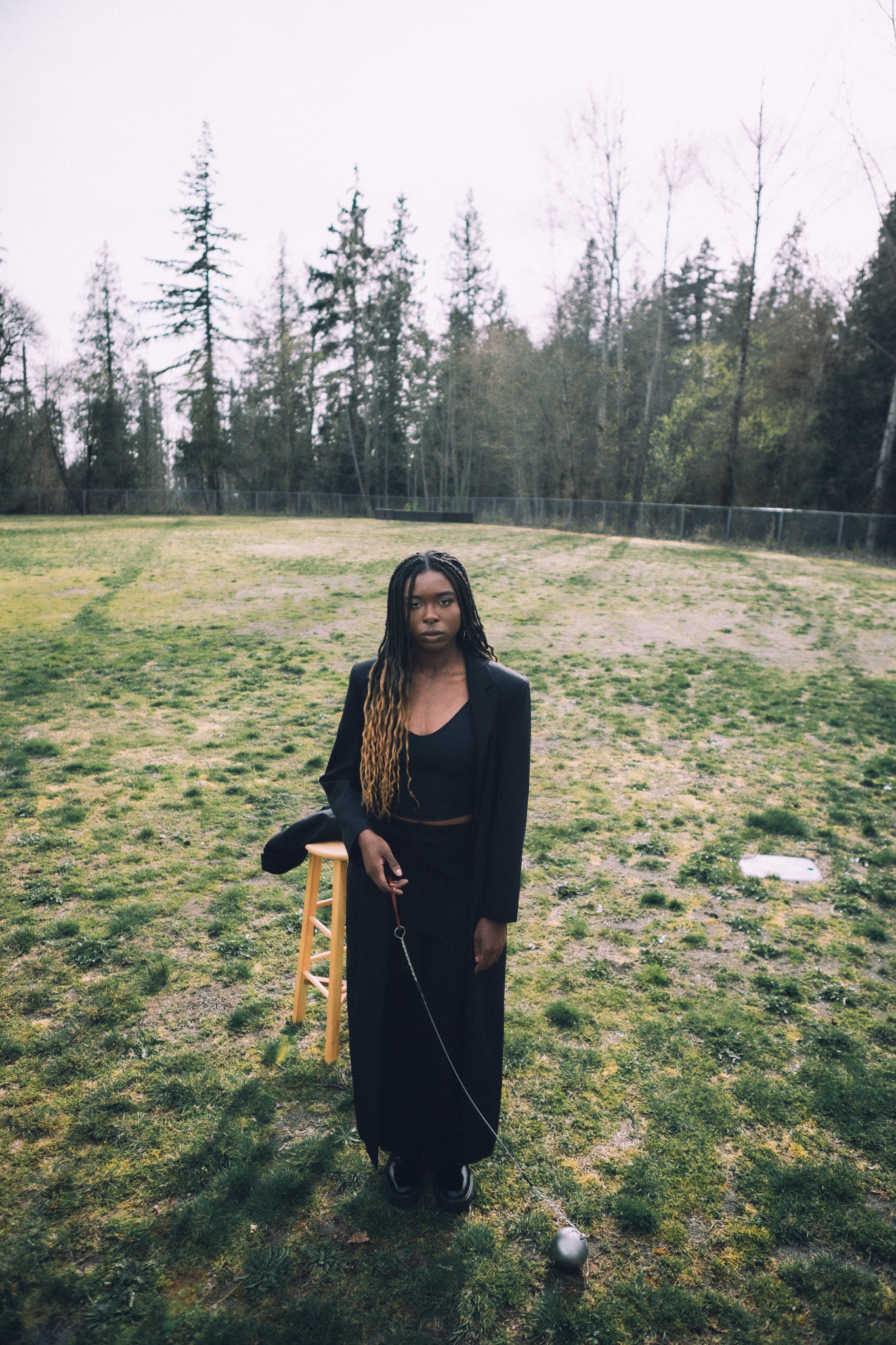 WOMEN IN THROWS FT RIRI